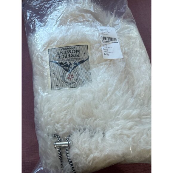 Perfect Moment Faux Shearling Face Scarf in Snow White One Size Neck Warmer - Picture 8 of 8